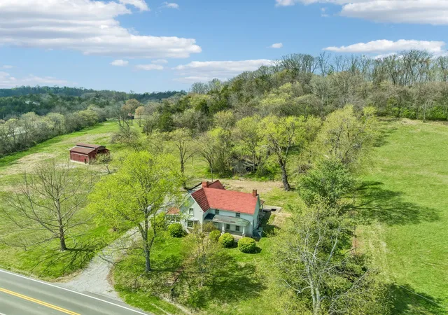 Homes for sale in Thompsons Station, TN | 5497 Carters Creek Pike, Thompsons Station, TN 37179 | MLS# 3180679