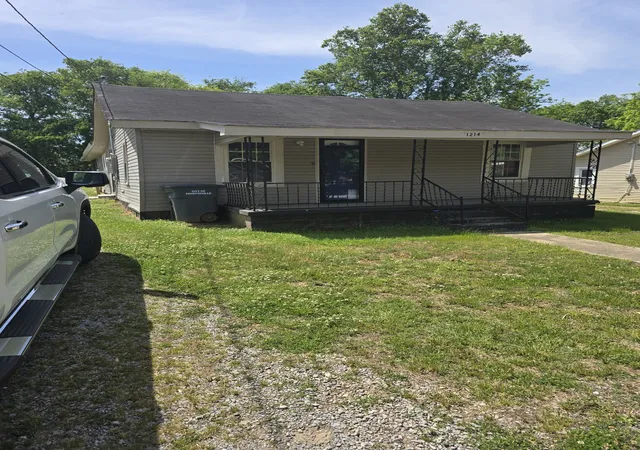 Photo 1 of Single family home for sale at 1214 Locust St, Fayetteville, TN 37334 | MLS# 3181407 | Listing updated on 2026-09-12