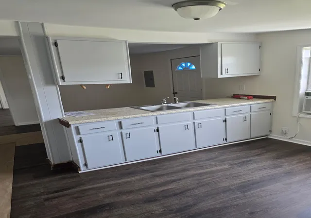 Photo 2 of Single family home for sale at 1214 Locust St, Fayetteville, TN 37334 | MLS# 3181407 | Listing updated on 2026-09-12