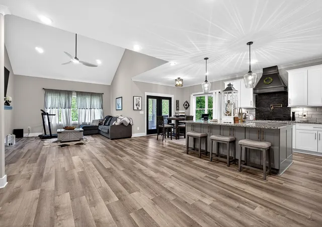 5th image of 155 Lakewood Cir, Smithville, TN 37166 | MLS# 3182098