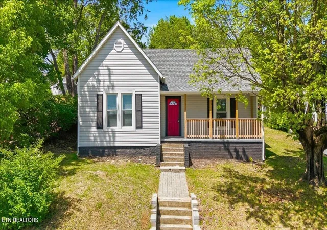 Photo 1 of Single family home for sale at 702 W Rhoten St, Jefferson City, TN 37760 | MLS# 3180740 | Listing updated on 2026-08-21