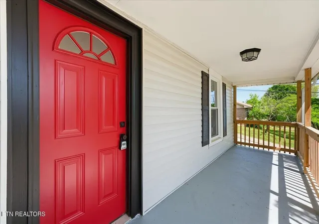 Photo 3 of Single family home for sale at 702 W Rhoten St, Jefferson City, TN 37760 | MLS# 3180740 | Listing updated on 2026-08-21