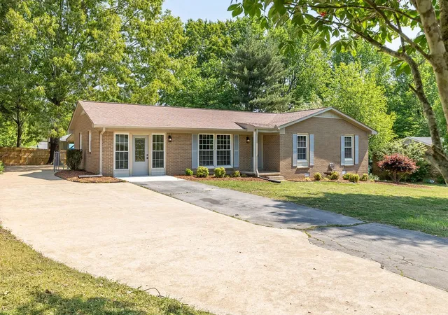 1st image of 1606 Whippoorwill Dr, Lawrenceburg, TN 38464 | MLS# 3181302
