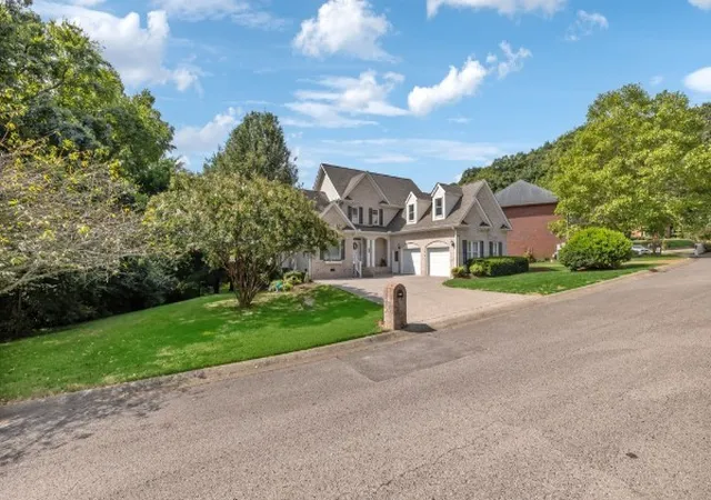 Photo 3 of Single family home for sale at 2701 N Highlands Dr, Nashville, TN 37221 | MLS# 3180818 | Listing updated on 2026-08-30