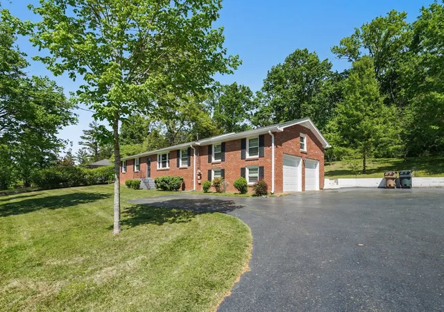 2nd image of 968 Davidson Dr, Nashville, TN 37205 | MLS# 3181621