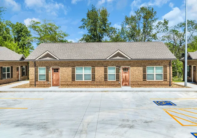 Homes for sale in Tullahoma, TN | 404 Cedar Ln, Tullahoma, TN 37388 | MLS# 3180907
