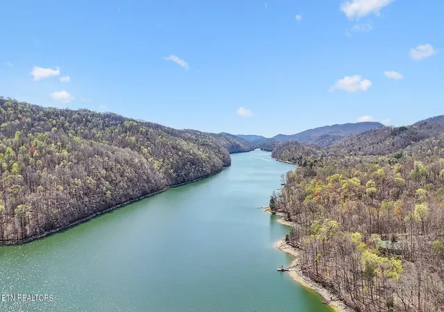 Photo 3 of Single family home for sale at 514 Blf View Rd, New Tazewell, TN 37825 | MLS# 3530378 | Listing updated on 2026-09-21
