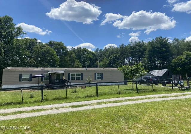 Homes for sale in Deer Lodge, TN | 174 Claude Howard Rd, Deer Lodge, TN 37726 | MLS# 3255768