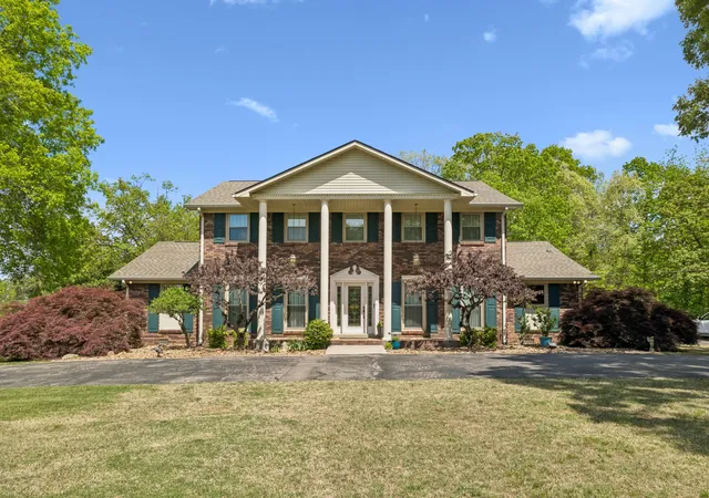 Photo 3 of Single family home for sale at 203 Dogwood Cir, Waverly, TN 37185 | MLS# 3182466 | Listing updated on 2026-05-12