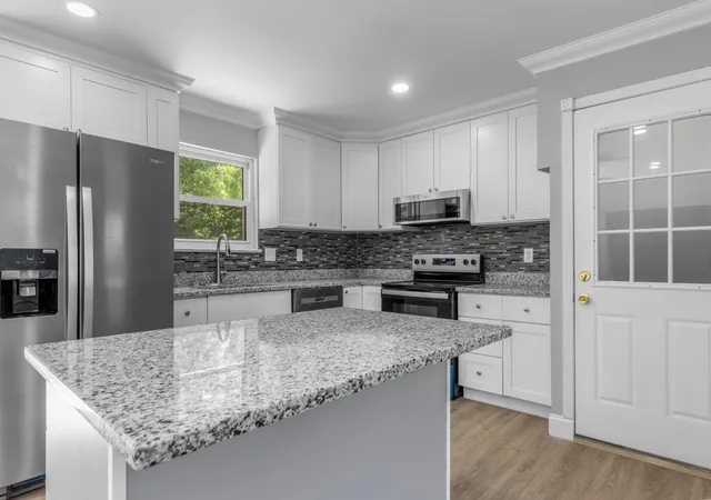 Photo 3 of Single family home for sale at 2427 Leann Cir, Chattanooga, TN 37406 | MLS# 3181469 | Listing updated on 2026-10-21