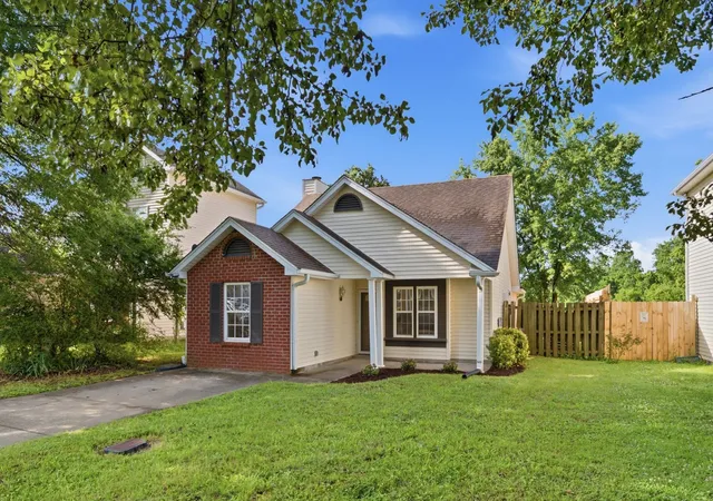 2nd image of 2014 Mansker Dr, Goodlettsville, TN 37072 | MLS# 3245796