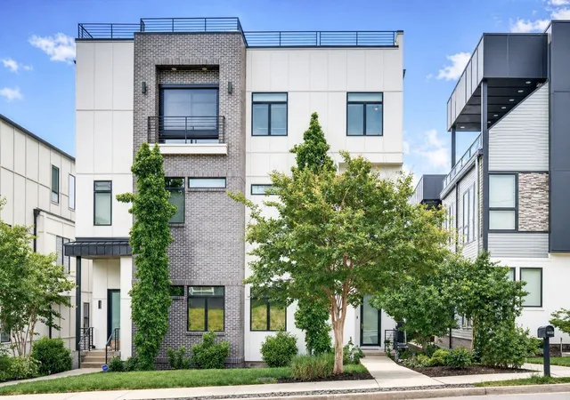 2nd image of 1014 9th Ave S, Nashville, TN 37203 | MLS# 3184502