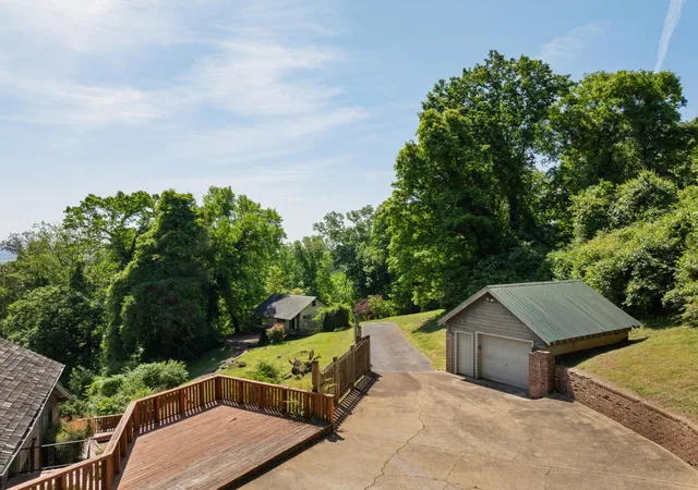 Homes for sale in Chattanooga, TN | 2910 Crest Terrace Dr, Chattanooga, TN 37404 | MLS# 3181652