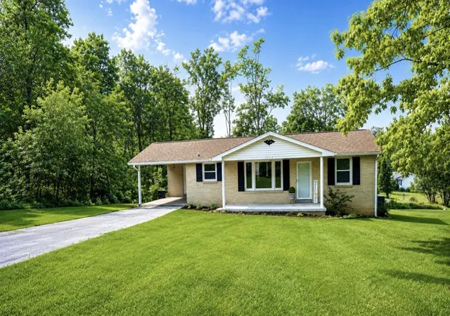 Homes for sale in Lyles, TN | 1196 Windsor Cir, Lyles, TN 37098 | MLS# 3181911