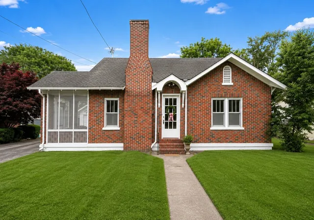 Photo 1 of Single family home for sale at 211 Kingwood Dr, Murfreesboro, TN 37129 | MLS# 3218082 | Listing updated on 2026-09-30