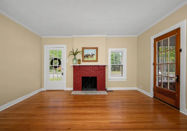 Photo 3 of Single family home for sale at 211 Kingwood Dr, Murfreesboro, TN 37129 | MLS# 3218082 | Listing updated on 2026-09-30
