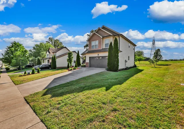 Photo 3 of Single family home for sale at 317 Ivy Bnd Cir, Clarksville, TN 37043 | MLS# 3182000 | Listing updated on 2026-09-07