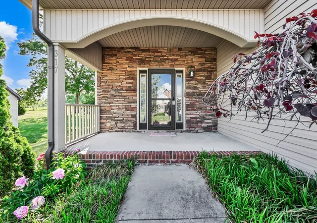 Photo 4 of Single family home for sale at 317 Ivy Bnd Cir, Clarksville, TN 37043 | MLS# 3182000 | Listing updated on 2026-09-07