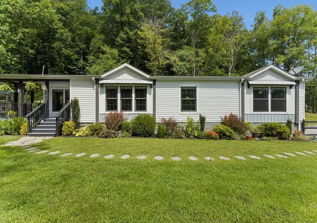 Photo 3 of Manufactured home for sale at 8501 Joy Rd, Mount Pleasant, TN 38474 | MLS# 3261044 | Listing updated on 2026-09-24