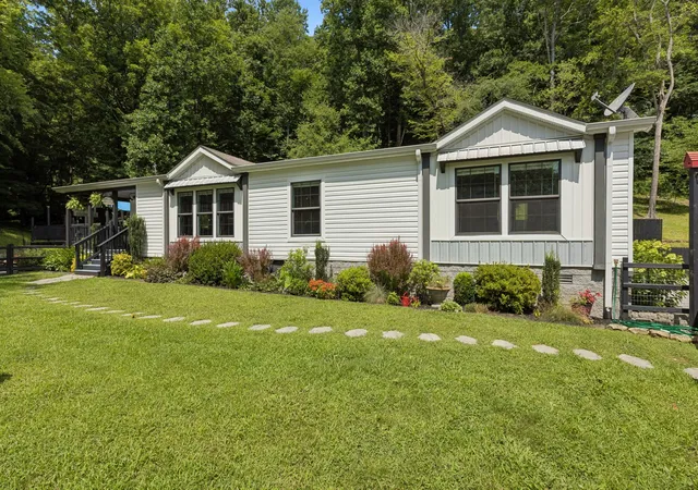 Photo 4 of Manufactured home for sale at 8501 Joy Rd, Mount Pleasant, TN 38474 | MLS# 3261044 | Listing updated on 2026-09-24