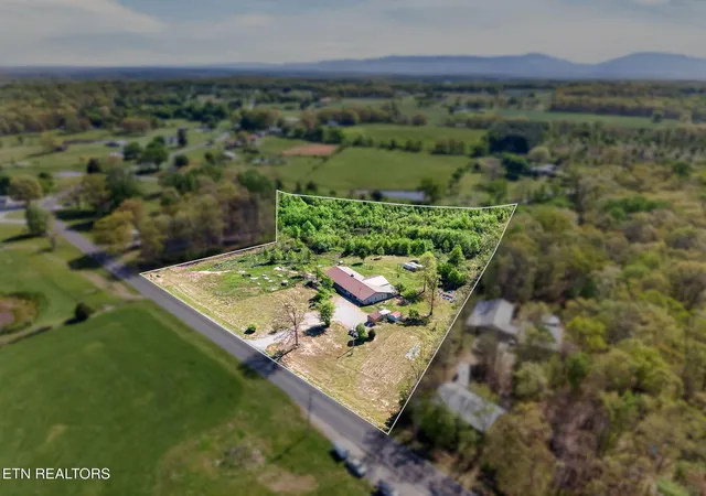 Homes for sale in Crossville, TN | 935 Brewer Rd, Crossville, TN 38572 | MLS# 3181920