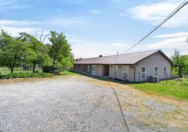 Homes for sale in Crossville, TN | 935 Brewer Rd, Crossville, TN 38572 | MLS# 3181920