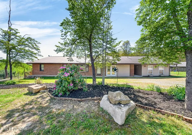 Homes for sale in Crossville, TN | 935 Brewer Rd, Crossville, TN 38572 | MLS# 3181920