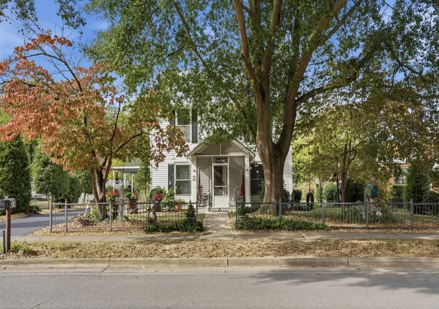 Photo 1 of Single family home for sale at 611 E Grundy St, Tullahoma, TN 37388 | MLS# 3627386 | Listing updated on 2026-10-29