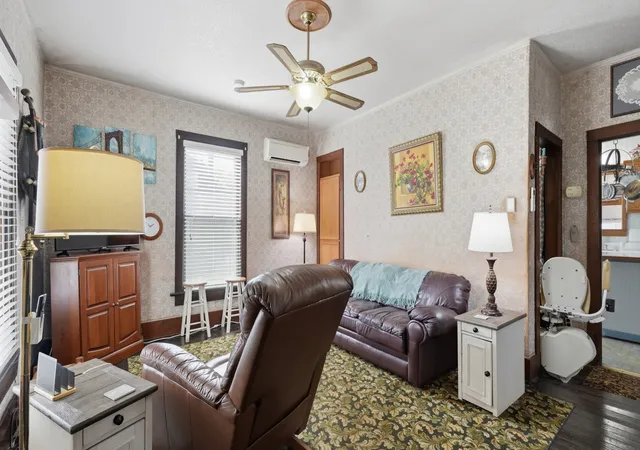 Photo 3 of Single family home for sale at 611 E Grundy St, Tullahoma, TN 37388 | MLS# 3627386 | Listing updated on 2026-10-29