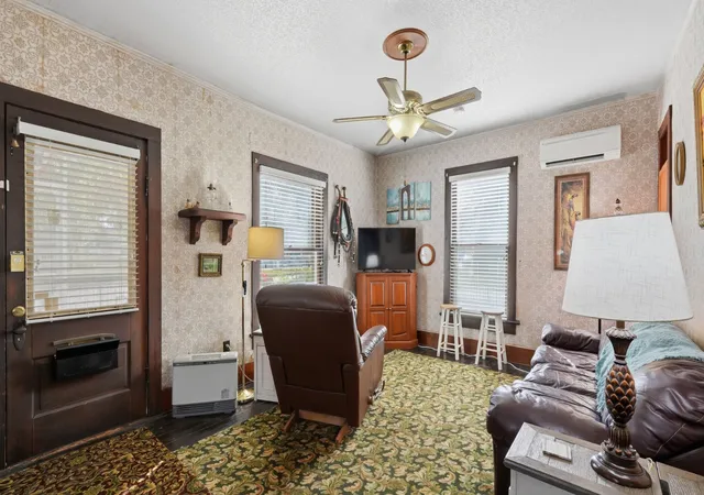 Photo 4 of Single family home for sale at 611 E Grundy St, Tullahoma, TN 37388 | MLS# 3627386 | Listing updated on 2026-10-29