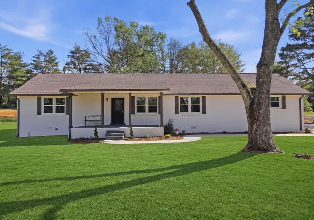 Photo 2 of Single family home for sale at 2525 Williamsport Pike, Columbia, TN 38401 | MLS# 3182187 | Listing updated on 2026-08-14