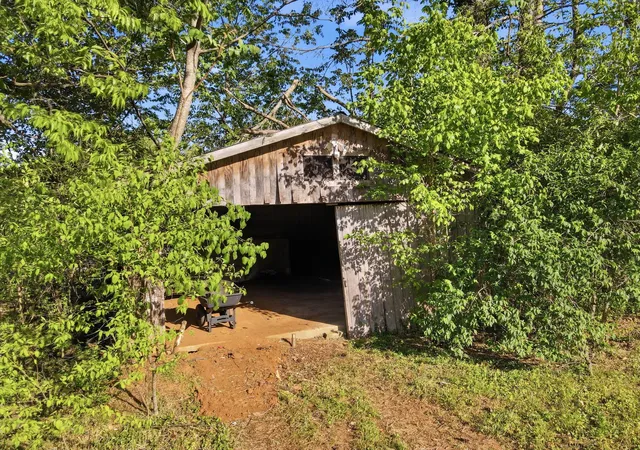Photo 29 of Single family home for sale at 2525 Williamsport Pike, Columbia, TN 38401 | MLS# 3182187 | Listing updated on 2026-08-14