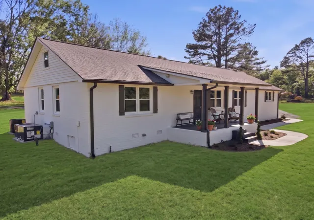 Photo 2 of Single family home for sale at 2525 Williamsport Pike, Columbia, TN 38401 | MLS# 3182187 | Listing updated on 2026-08-14
