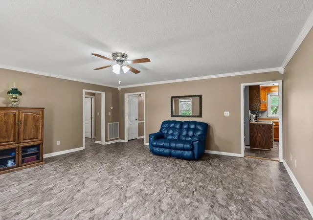 Photo 4 of Single family home for sale at 6934 Old Railroad Bed Rd, Toney, AL 35773 | MLS# 3183048 | Listing updated on 2026-09-21