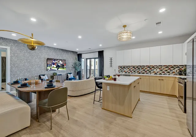Listing Photo 2 - Condo for sale in building located at 635 7Th Ave S, Nashville, TN 37203 - Unit #405