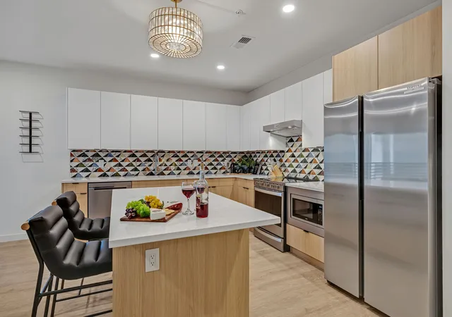 Listing Photo 5 - Condo for sale in building located at 635 7Th Ave S, Nashville, TN 37203 - Unit #405