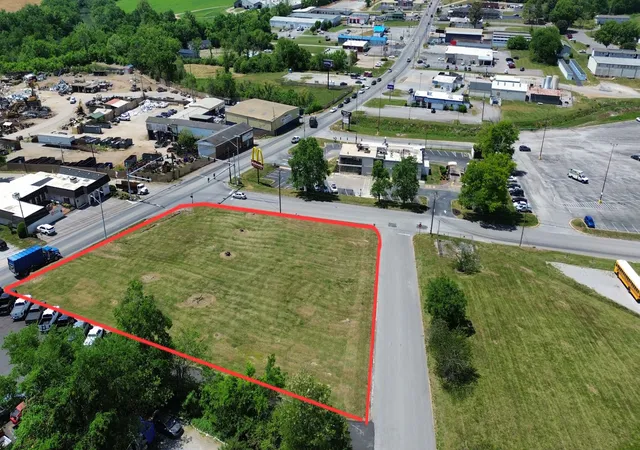 1st image of 752 W College St, Pulaski, TN 38478 | MLS# 3182250