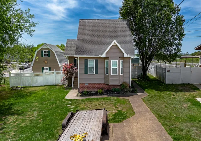 Photo 1 of Single family home for sale at 200 Westlynn Dr, Lebanon, TN 37087 | MLS# 3182362 | Listing updated on 2026-07-26