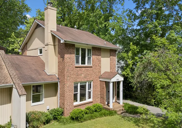 Homes for sale in Nashville, TN | 2832 Valley Rd, Nashville, TN 37215 | MLS# 3183257