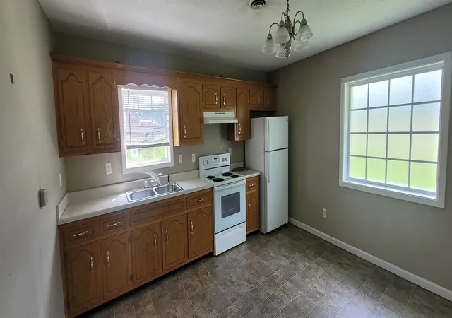 Homes for sale in Dover, TN | 1102 Hwy 79, Dover, TN 37058 | MLS# 3182941