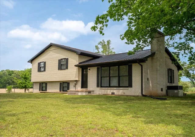 Homes for sale in Summertown, TN | 109 Old Hwy 43, Summertown, TN 38483 | MLS# 3183974