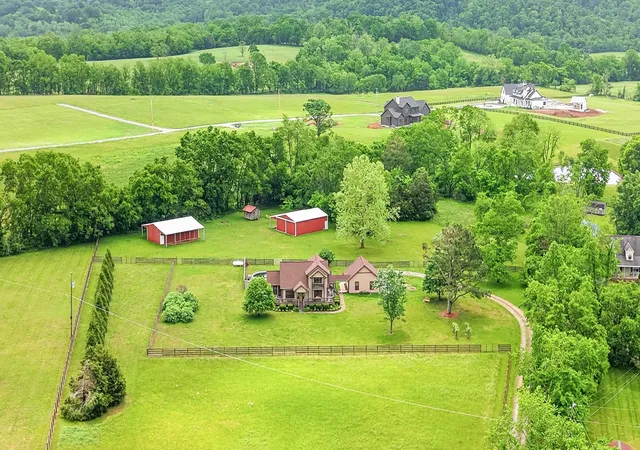 Photo 3 of Single family home for sale at 426 Watt Nolen Rd, Cottontown, TN 37048 | MLS# 3185555 | Listing updated on 2026-05-14