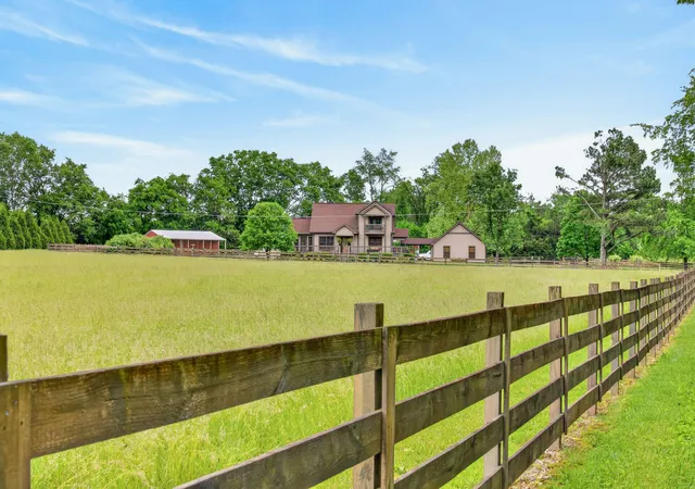 Photo 3 of Single family home for sale at 426 Watt Nolen Rd, Cottontown, TN 37048 | MLS# 3185555 | Listing updated on 2026-05-14