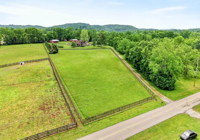 Photo 4 of Single family home for sale at 426 Watt Nolen Rd, Cottontown, TN 37048 | MLS# 3185555 | Listing updated on 2026-05-14