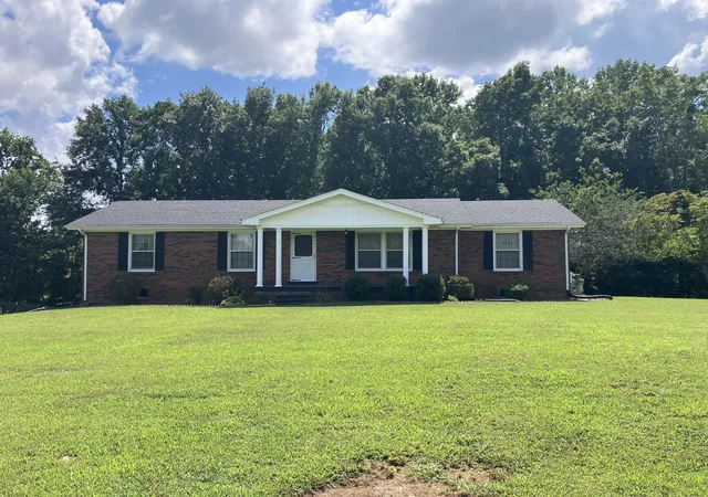Homes for sale in Red Boiling Springs, TN | 5279 Oak Grove Rd, Red Boiling Springs, TN 37150 | MLS# 3183434