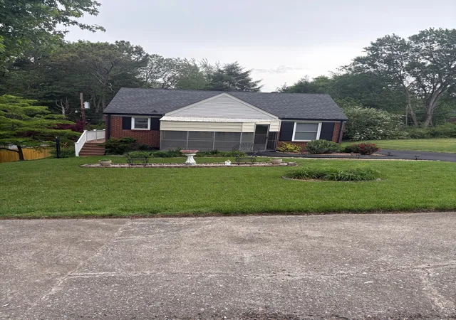 Photo 1 of Single family home for sale at 1735 Merritt Dr, Clarksville, TN 37043 | MLS# 3183146 | Listing updated on 2026-08-06