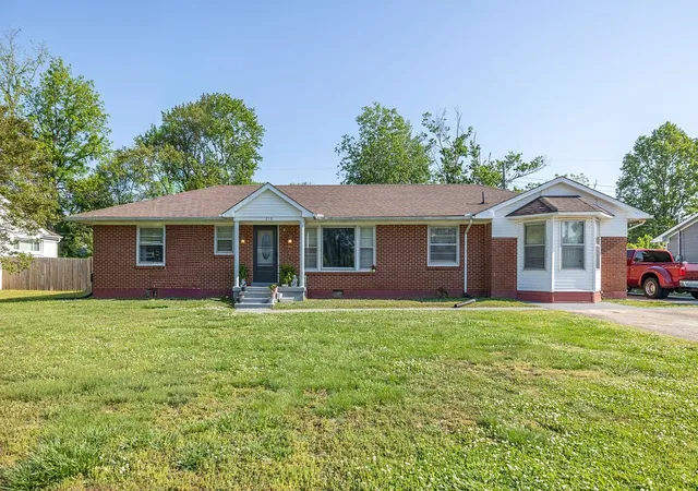 Homes for sale in Lawrenceburg, TN | 218 Admiral Cir, Lawrenceburg, TN 38464 | MLS# 3183525