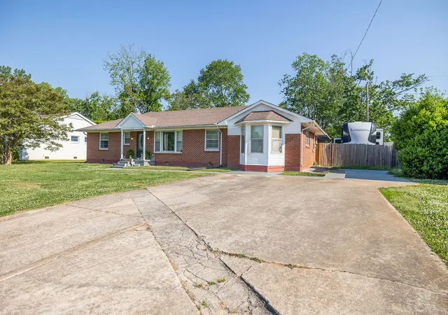 Homes for sale in Lawrenceburg, TN | 218 Admiral Cir, Lawrenceburg, TN 38464 | MLS# 3183525