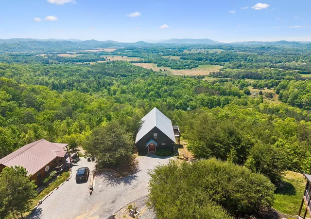 Homes for sale in Tellico Plains, TN | 117 Skyline Dr, Tellico Plains, TN 37385 | MLS# 3229263