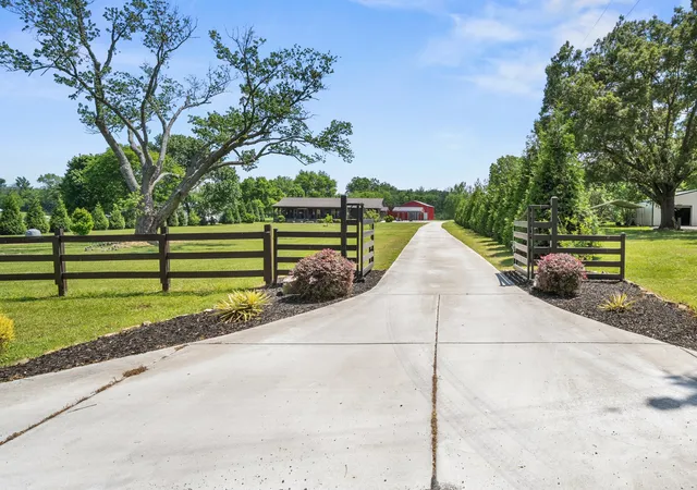 Homes for sale in Decherd, TN | 251 Falcon Dr, Decherd, TN 37324 | MLS# 3184200